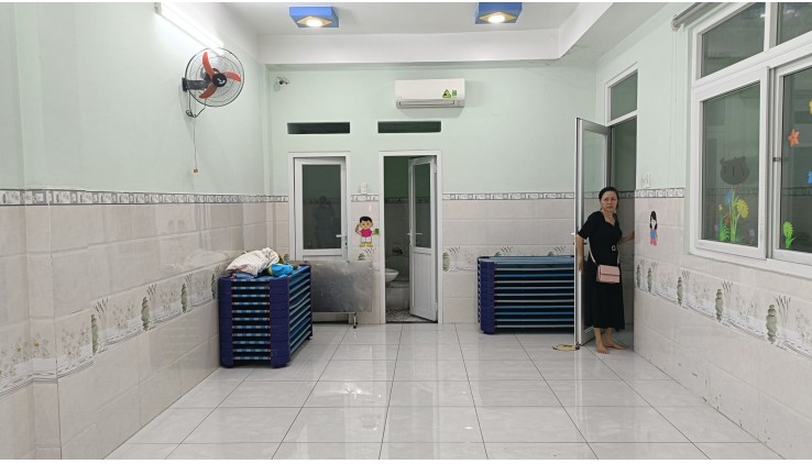 Một căn duy nhất làm trung tâm dạy học - Nhà mặt tiền Nguyễn Thị Đặng - có giá mới